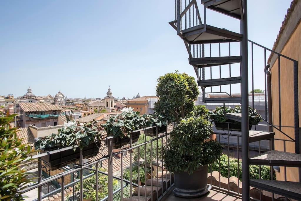 Exclusive Views From A Sunny Attic Apartment! * Rom