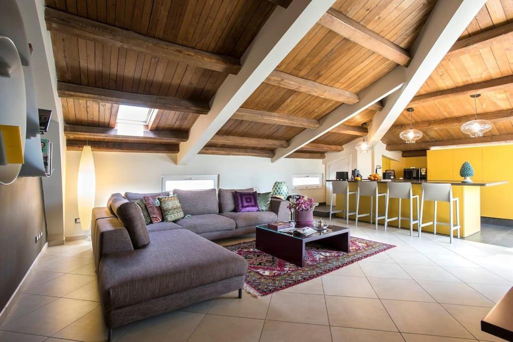 Exclusive Views From A Sunny Attic Apartment! *