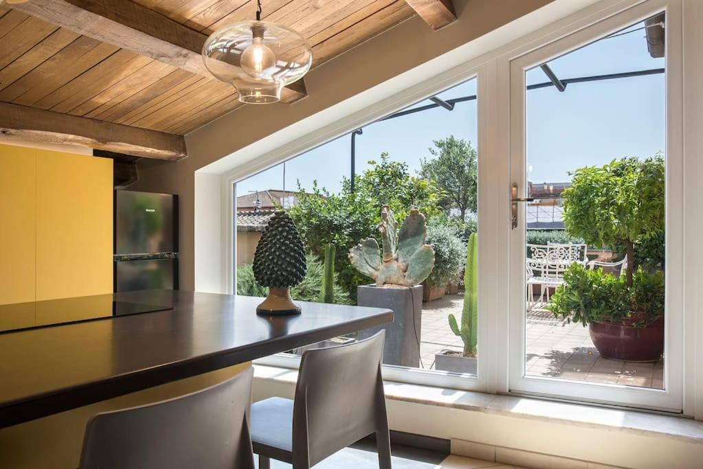Exclusive Views From A Sunny Attic Apartment! * Rom
