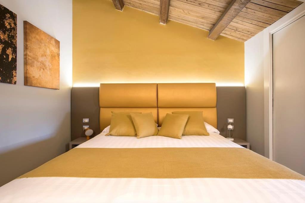 Apartment Exclusive Views From A Sunny Attic Apartment! *