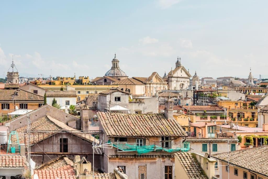 Exclusive Views From A Sunny Attic Apartment! Rom