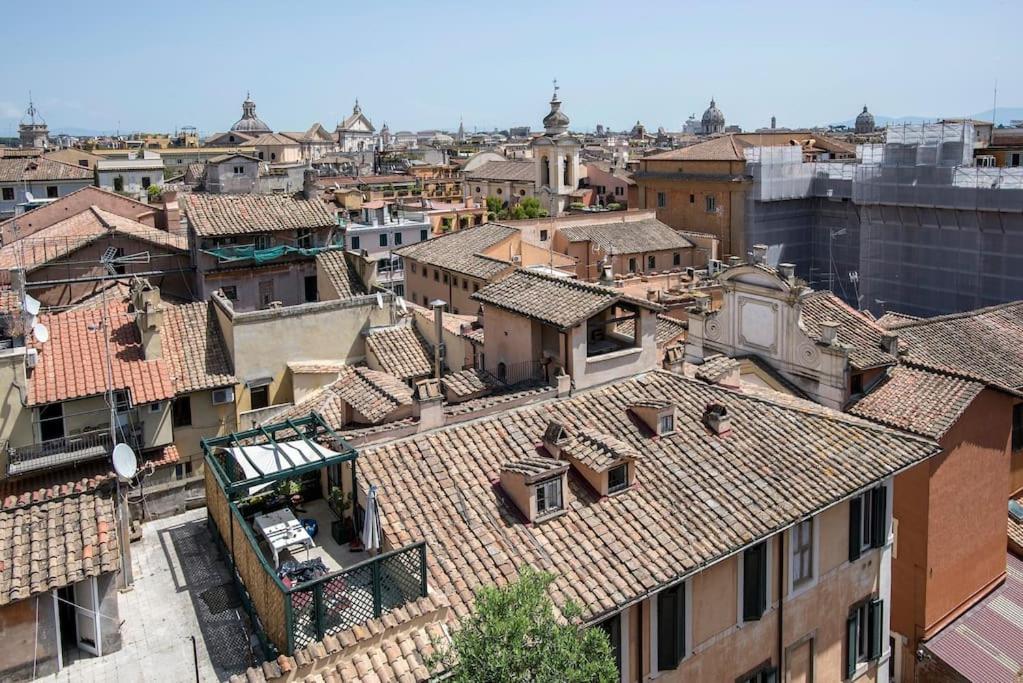 Exclusive Views From A Sunny Attic Apartment! Apartment *