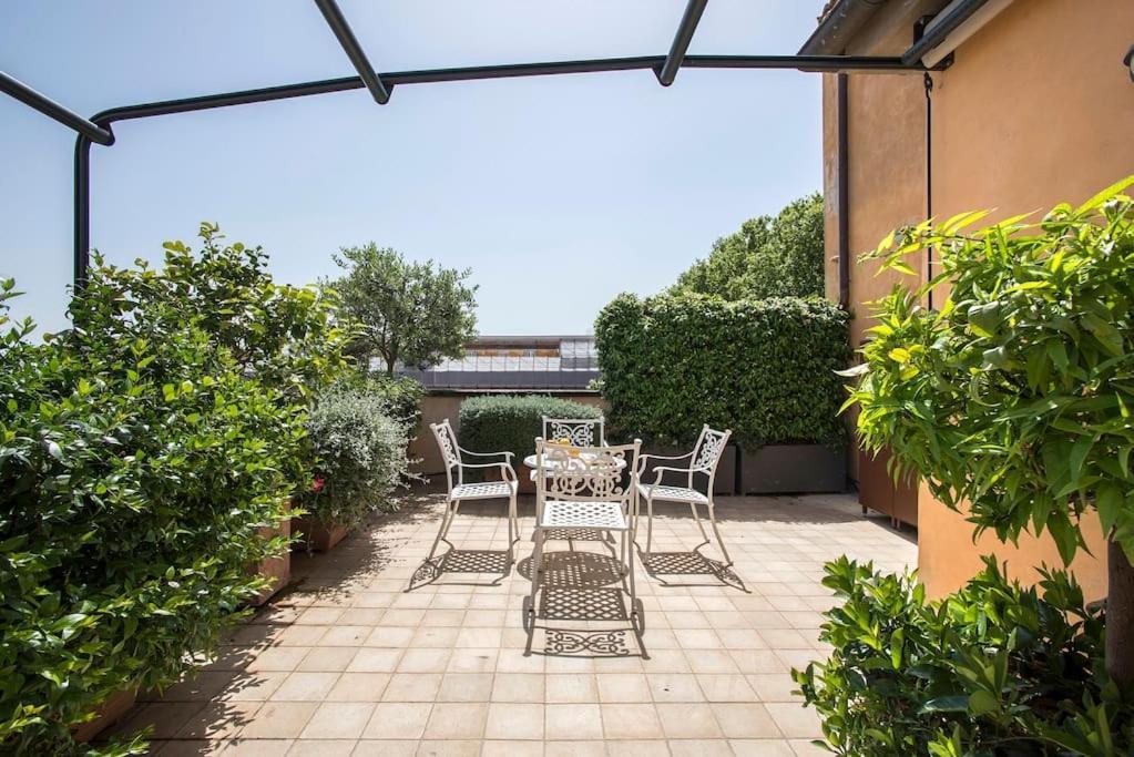 Exclusive Views From A Sunny Attic Apartment! * Rom